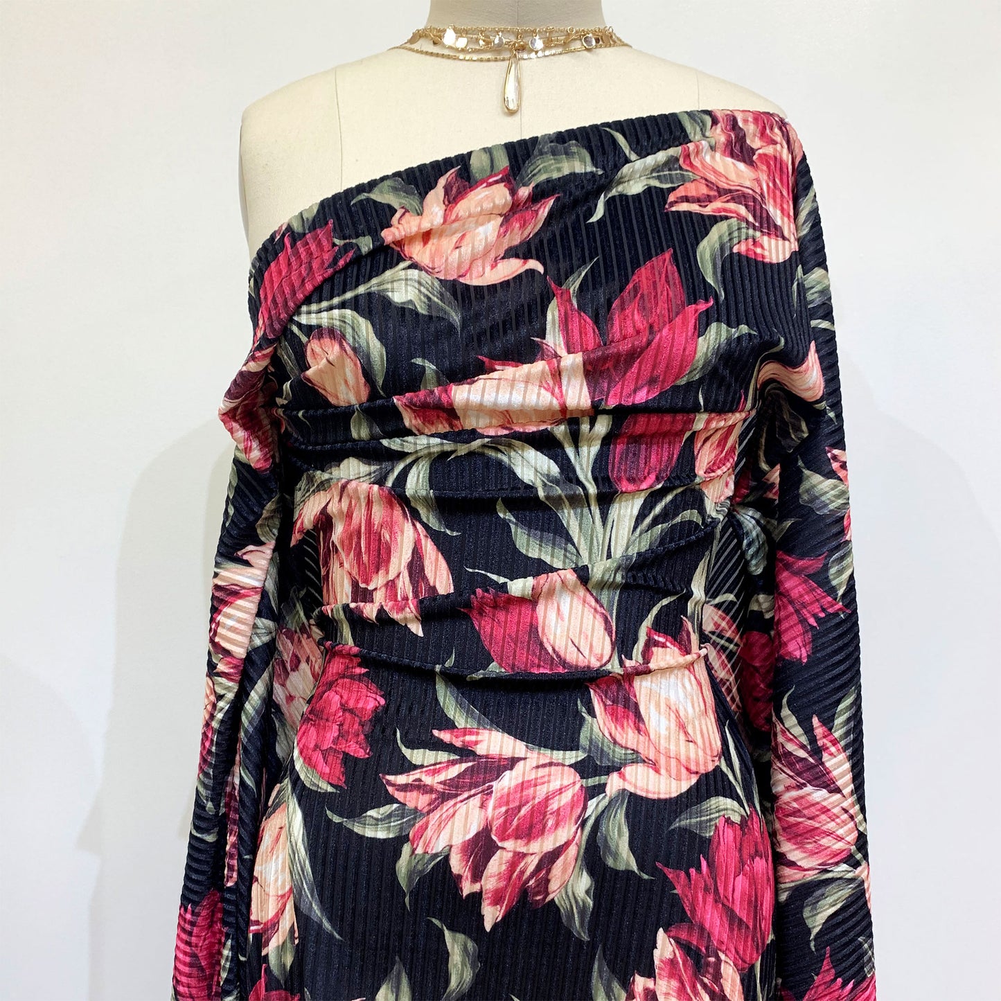 DP-1018-772-BLACK-MAGENTA - 95% POLY 5% SPANDEX VELVET BURNT-OUT RIB