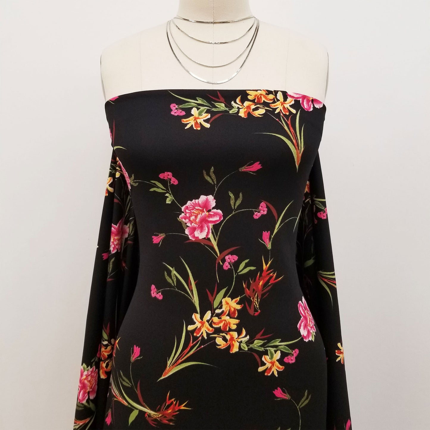 P-421-702-BLACK-FUCHSIA - PRINTED SCUBA CREPE 97% POLY 3% SPANDEX