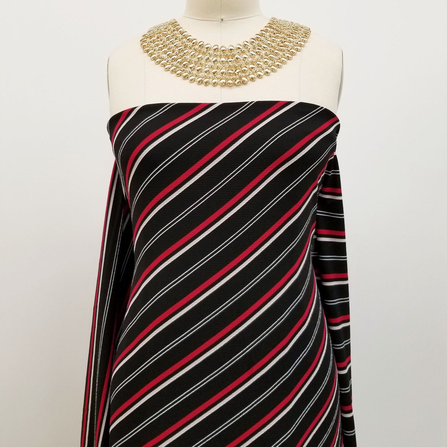 P-556-586-BLACK-RED - PRINTED CREPE CHIFFON 97% POLY 3% SPANDEX
